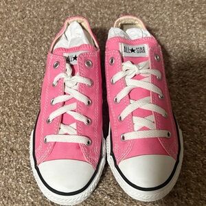 Kids pink low top converse. Size 3.